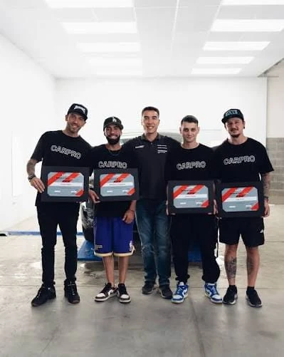 Equipo durante actividad de certificación CARPRO con reconocimientos