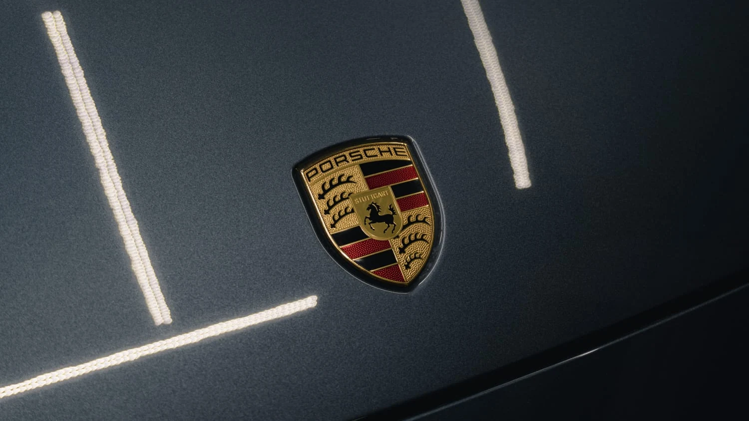 Detalle del emblema Porsche trabajado por PRD Iquique
