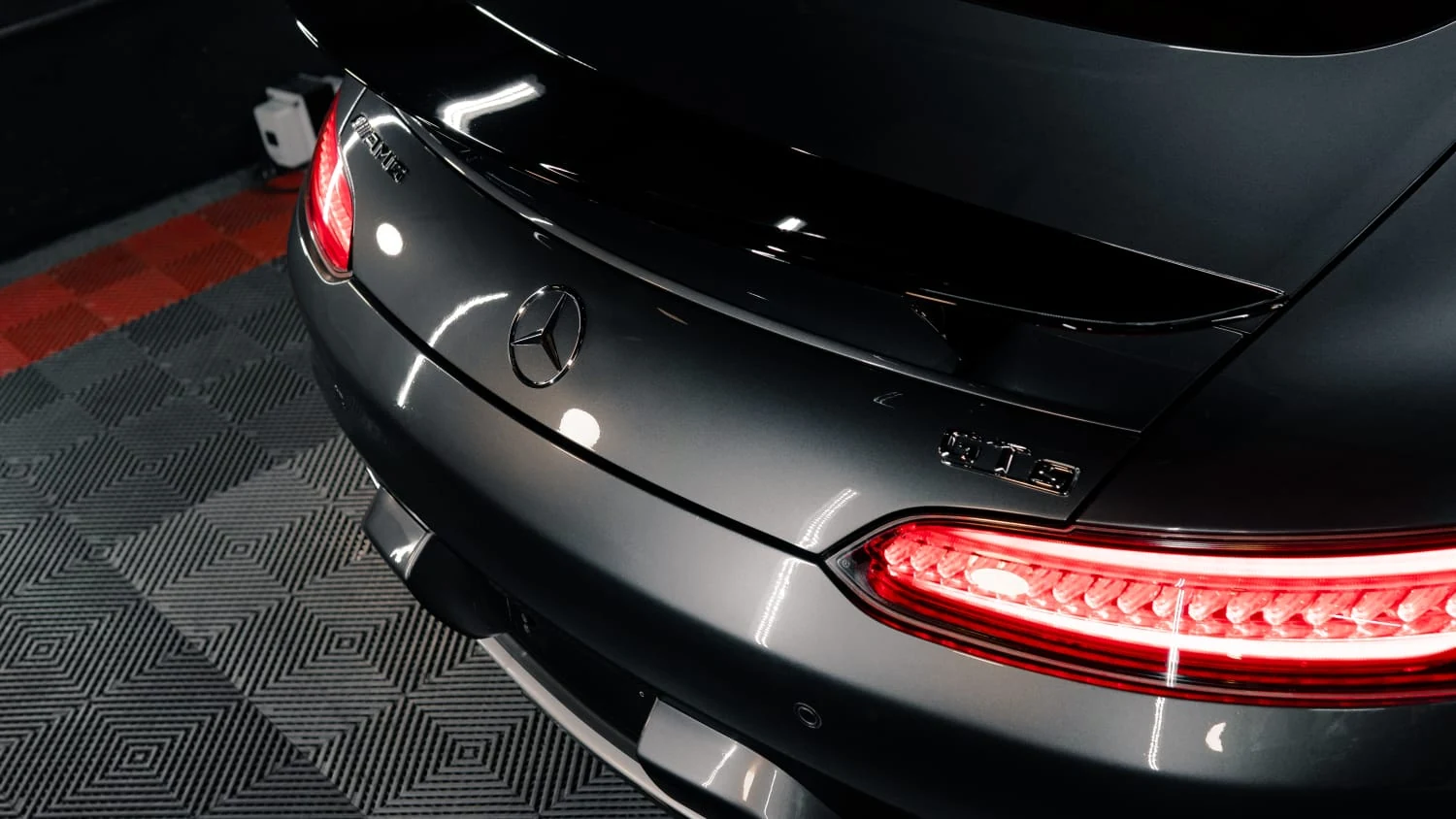 Vista posterior de Mercedes-AMG GT