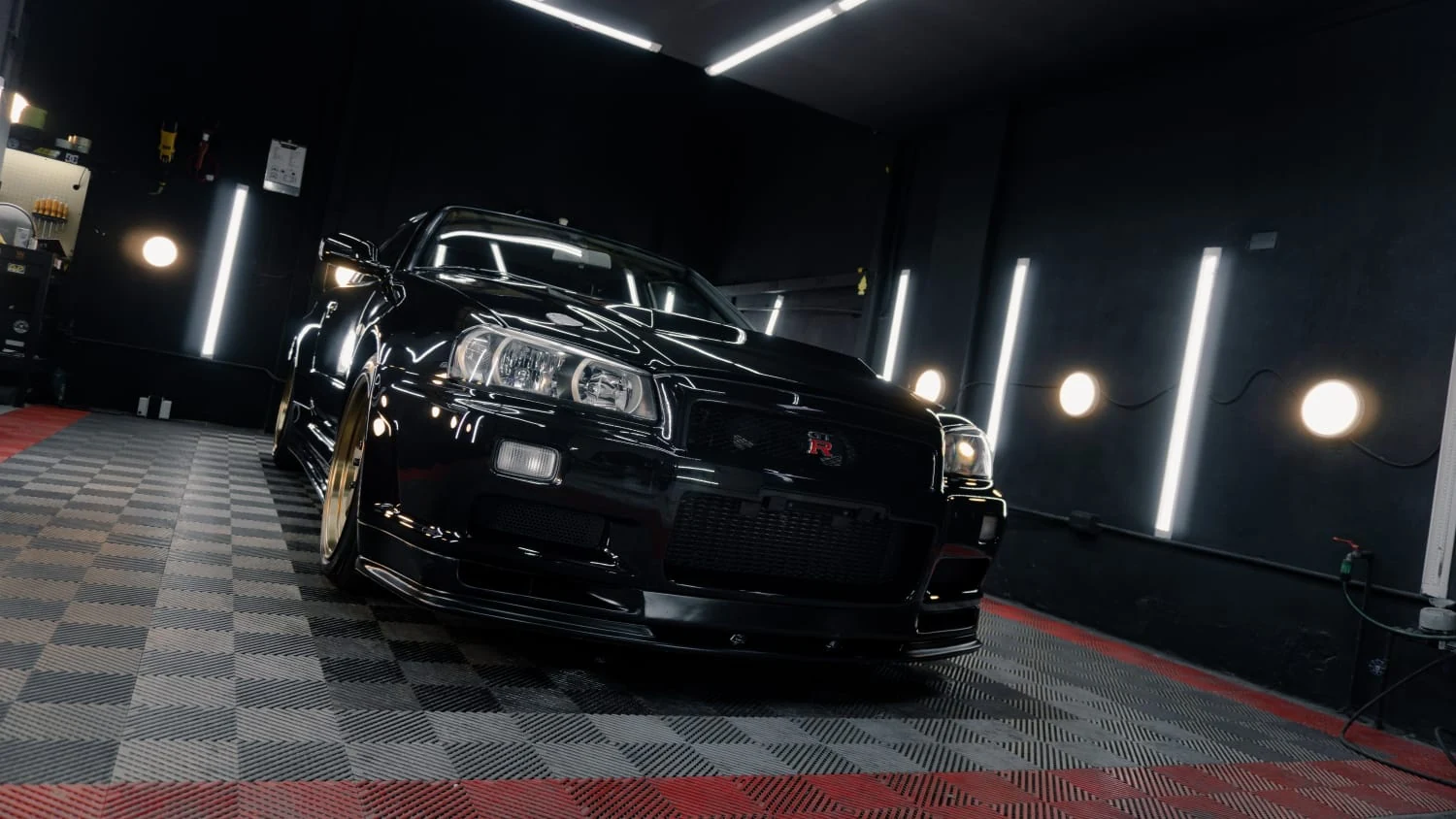 Nissan Skyline GT-R negro presentado por PRD Iquique